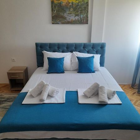 Holiday Apartament Three Nis Exterior photo