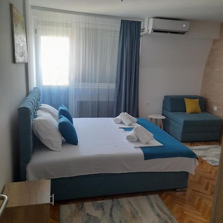 Holiday Apartament Three Nis Exterior photo