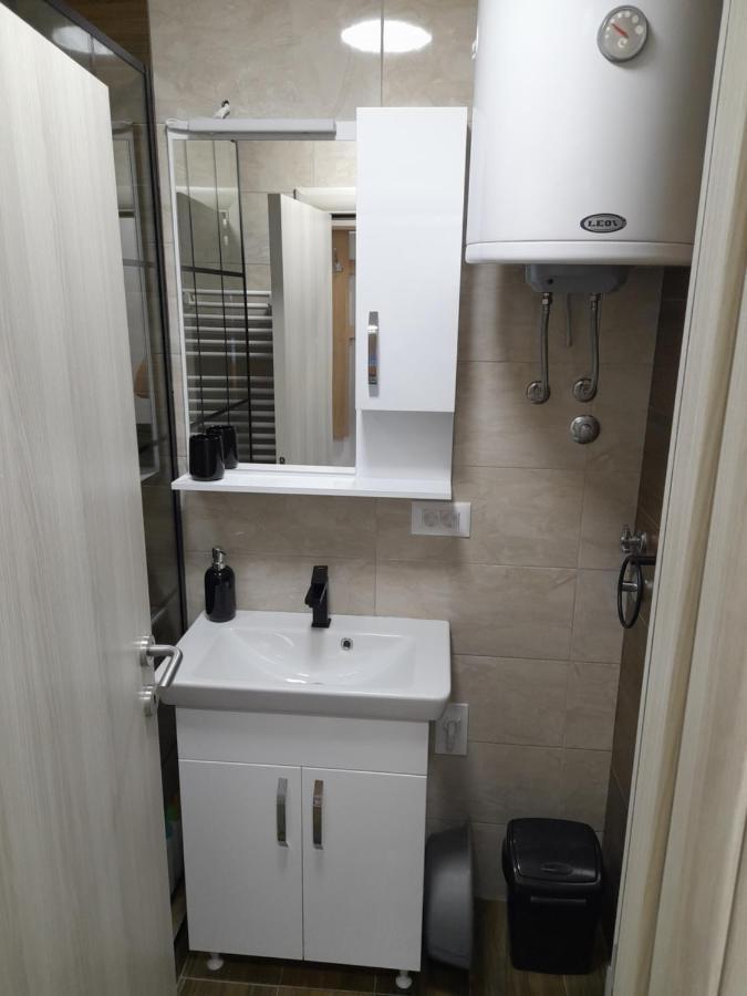 Holiday Apartament Three Nis Exterior photo