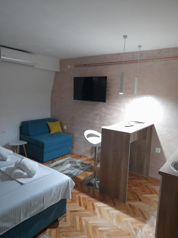Holiday Apartament Three Nis Exterior photo