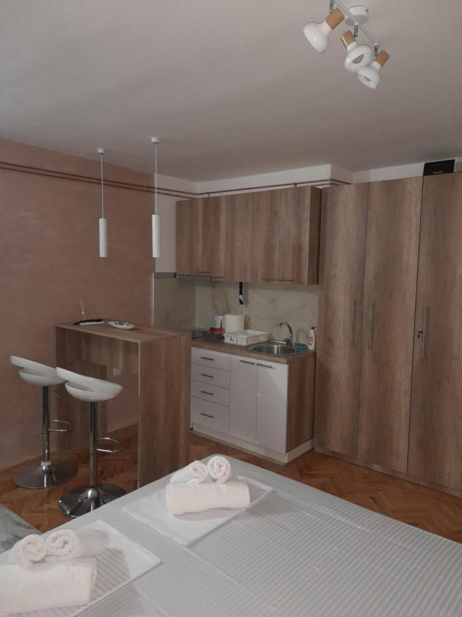 Holiday Apartament Three Nis Exterior photo
